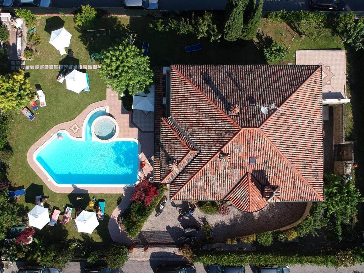 דסנזאנו דל גארדה B&B Villa Giulia מראה חיצוני תמונה