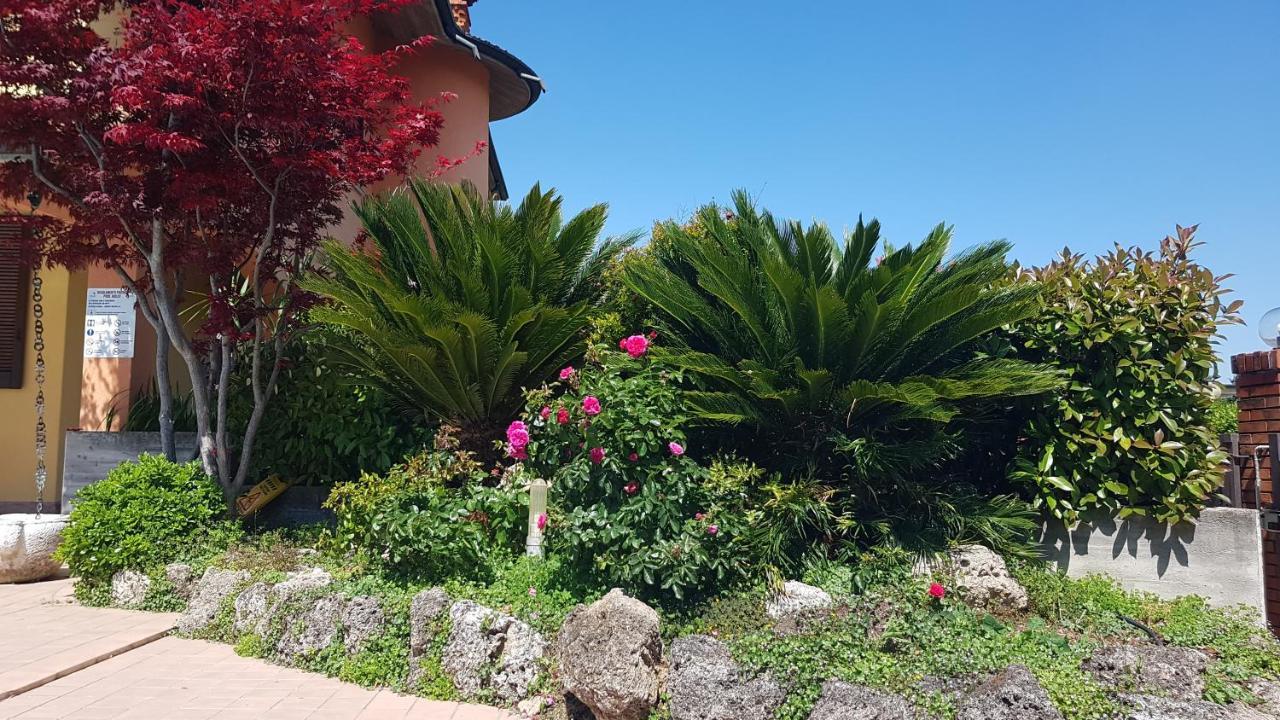 דסנזאנו דל גארדה B&B Villa Giulia מראה חיצוני תמונה