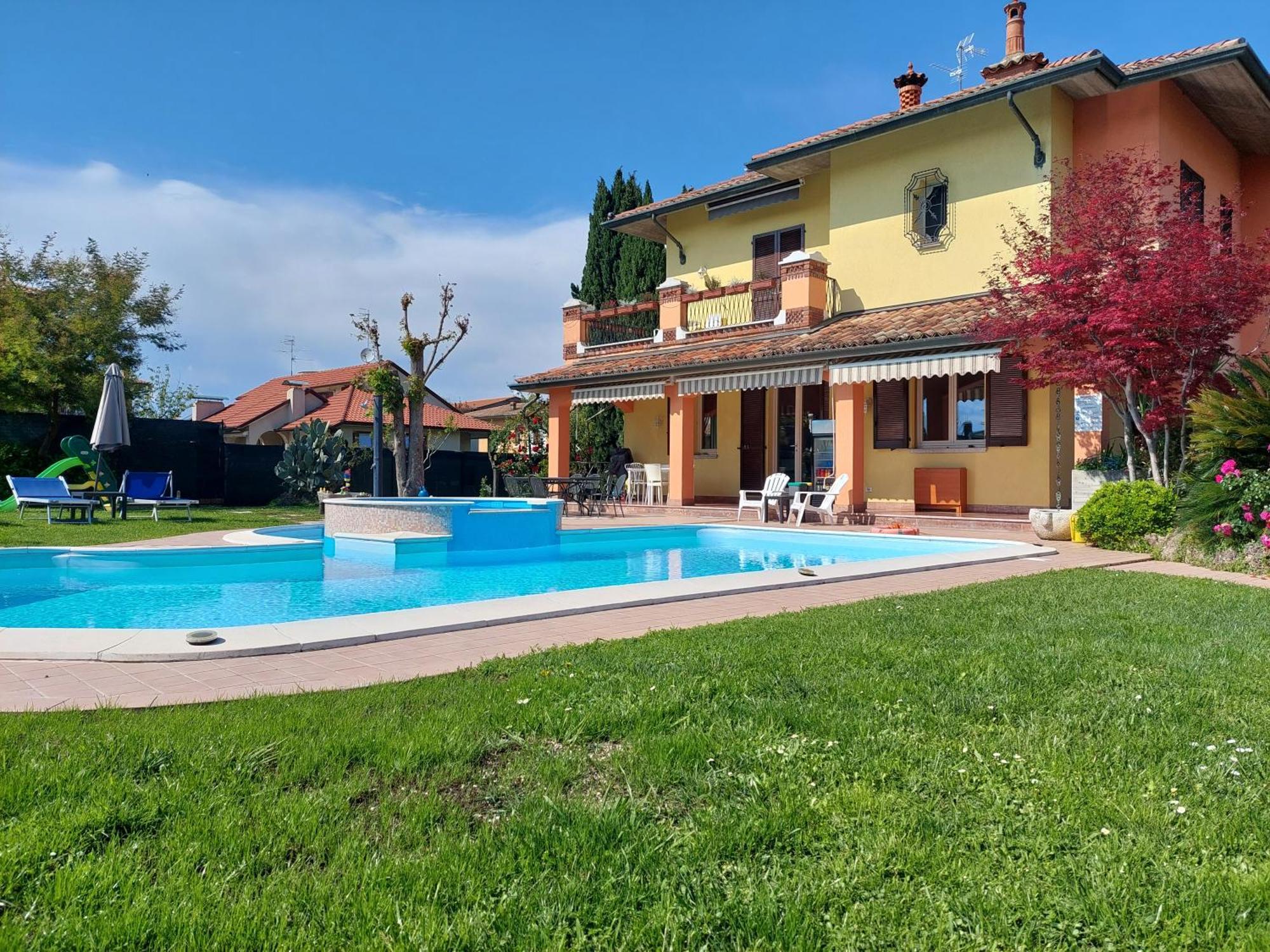דסנזאנו דל גארדה B&B Villa Giulia מראה חיצוני תמונה